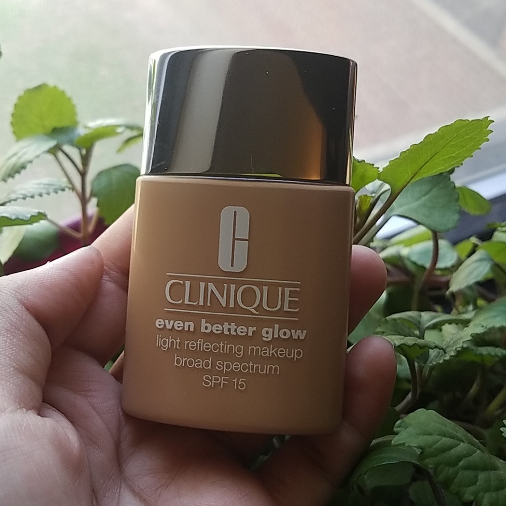CLINIQUE EVEN BETTER GLOW LIGHT REFLECTING MAKEUP